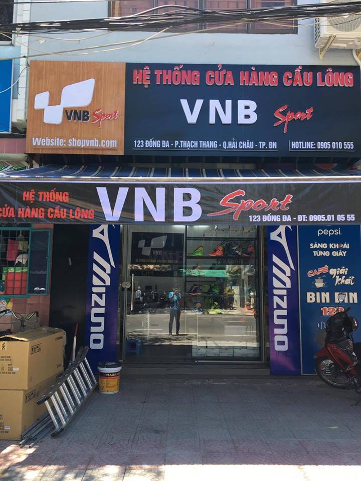 Một trong những địa chỉ có mức giá vợt cầu lông ở Đà Nẵng tốt nhất. Ảnh: ShopVNB